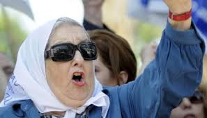 Luego de la gran repercusión que tuvieron las críticas hacia los cortes de carne populares, la referente de las madres de plaza de mayo, hebe de bonafani, en su última marcha virtual, cuestionó los. Video Hebe De Bonafini Hay Quemar Los Campos Cuando Estan Por Sacar La Soja Que Se Los Quemen Que No Puedan Recoger Nada Ruralnet