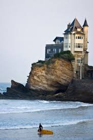 Une Maison D Une Falaise Http Beautifulbeachresorts Blogspot Com Biarritz France Photos Beautiful Places