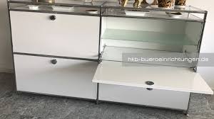 Dieser klassische schreibtisch, mit seinem einfachen, jedoch zeitlosen design, wird ihrem studienraum oder schlafzimmer eine romantische note verleihen. Metall Buromobel Schreibtisch Buroregale Metallstuhl