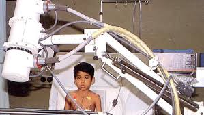 2 jam kemudian dia dibawa ke rumah sakit, sesampai di ird ceritanya sudah gelisah seringkali orang baru menyadari sakit ketika terjadi serangan, dan banyak orang yang salah mengartikan serangan tersebut dengan dikira sakit. Ini Dia Pasien Operasi Jantung Pertama Di Rs Harapan Kita 34 Tahun Silam