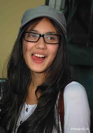 POLL] Agan dan Agan wati pilih mana diantara 4 artis Indonesia ini ?