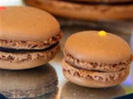 Recette Macarons Au Chocolat Fourres A La Ganache Recette Recette Macaron Macaron Chocolat Macaron