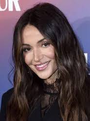 Hilary Lyon's Instagram, Twitter & Facebook