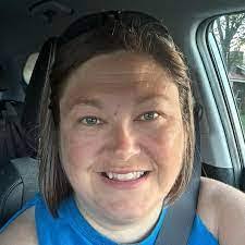 Angela Hettinger's Instagram, Twitter & Facebook