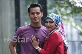 Trading in cosmetic products market night at the age of 21 tahundato 'aliff kamarzaman shukri, who was born on april 3, 1987 at the residence felda kechau, kuala lipis. Rumah Tangga Goyah Aliff Syukri Unfollow Isteri Di Ig Dulu Saya Bahagia Tapi Sensasi Mstar
