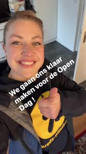 ☀Band Cheddar gaat onze deelnemers vandaag, tijdens dag 2 van de Expeditie,  verwennen met heerlijke muziek ! Dat wordt swingend de Sacrementskerk in en  uit 💃🕺 "Onze muziekband Cheddar brengt vertrouwde liedjes