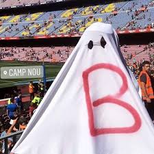 Hinchas de boca juniors lanzan dron con 'fantasma de la b' en clásico video. Facebook