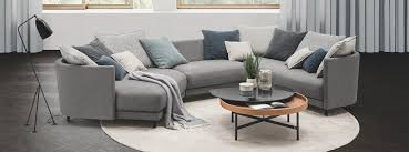 This shapely sofa seems to float, but rests on elegantly curved runners which lend an unusual floor clearance and a surprising perspective. Rolf Benz Onda Sofa Wohndesign Maierhofer