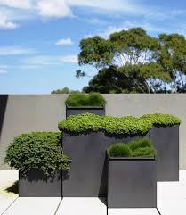Grosse Rechteckige Pflanzgefasse Mit Minimalistischem Design In Anthrazit Grau Garten Garten Terrasse Garten Landschaftsbau