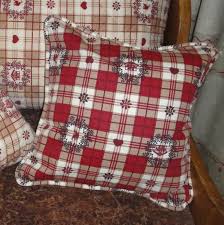Housse De Coussin Chalet De Montagne Rouge Blanc Textiles Et Tapis Par Katmaloo Housse De Coussin Deco Montagne Coussin