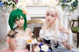 Tomia Cosplaying As Sheryl Nome Together With Kong Ee Cosplaying As Ranka Lee Characters From The Anime Girls Dresses Wedding Dresses Flower Girl Dresses