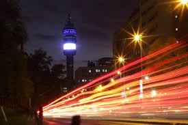 Tras la suspensión del show pirotécnico en la torre entel por parte de la municipalidad de santiago se trata de un haz de luz multicolor, que será proyectado desde la torre entel a las 00:00 horas en. Torre Entel Santiago De Chile Torres Noche