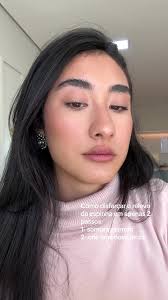 Já sabemos que tirar completamente o relevo de marcas de espinhas e  cicatrizes, está fora do alcance da maquiagem. No vídeo de hoje, vou  mostrar um truque simples para ajudar a esconder e trazer um ...