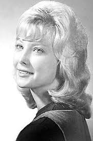 Carol Kloss's Instagram, Twitter & Facebook