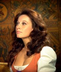 Olivera - Olivera Vučo ostala je upamćena kao jedina žena kojoj se poklonio veliki Salvador Dali, očaran njenim glasom i lepotom nakon jednog od njenih koncerata u L'Olympia (Pariz) krajem 60s. #oliverakatarinadiva #