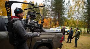 Played by walter sittler, inspector anders is an engaging father of two, whose wife is portrayed by danish actress paprika steen (festen). Jagarna Bakom Kulisserna Vid Inspelningen Toyota