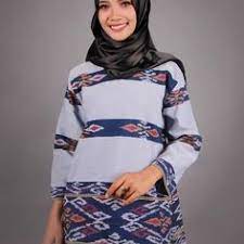 Tenun buna adalah tenun dari daerah ntt dan masing2 daerahnya mempunyai ciri khas tenunan masing2. 24 Model Baju Tenun Wanita Wa 0852 3410 5855 Ideas Batik Fashion Batik Dress Fashion