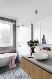 A continuación te dejamos con nuestra galería, donde encontrarás un montón de imágenes de baños decorados en blanco y azul. Lindo Bano En Blanco Gris Y Azul Casa Haus