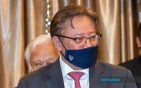 4 ağustos 1950 doğumlu) malezya politikacı halk arasında abang jo veya abang johari olarak biliniyor. Bernama Sarawak Govt Proposes Road To Link Remote Long Terawan Abang Johari