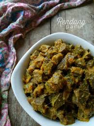 Meltingly tender beef, slow cooked in a rich, aromatic beef rendang or rendang daging, in malay/indonesian, is a curry fit for a king. Resepi Rendang Paru Cili Api