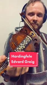 Having a few notes with my #hardanger #hardingfele before I take it ap...