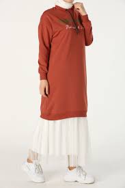 Kiremit Kusgozu Detay Baskili Sweat Tunik P51910inc Tunik Mankenler Moda Stilleri