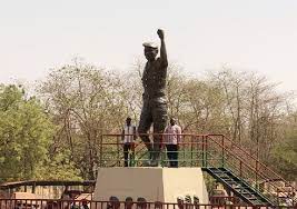 Burkina faso, la statue de thomas sankara inaugurée. Burkina Faso Unveils Thomas Sankara S Majestic Statue In Ouagadougou Photos Face2face Africa