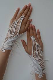 F And I Didn T Even Know That There Were So Many Different Wedding Gloves But These Ones Are Absolu Guantes De Encaje Accesorios Nupciales Munequeras