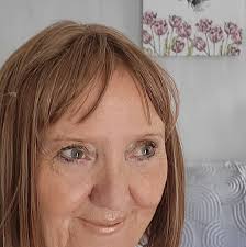 How to fix a stubborn sweatshirt collar?