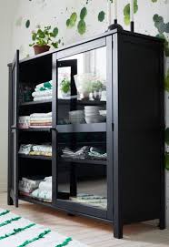 Die Neue Sallskap Kollektion Von Ikea Ist Da Solebich Einrichtung Interior Ikea Vitrine Tischdecke Kuche Kitchen Foto I Haus Deko Schrank Dekor Dekor