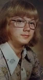 On Sunday, April 14, 2019 Robert Aaron Morris, passed away. Robert was 41  and was suffering with Huntington's Disease, the same illness which took  the life of his mother, Vicki Mundy Morris,