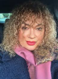 Love reading about all you lovely ladies. Here's my dull bio. I'm Welsh and  lucky enough to live