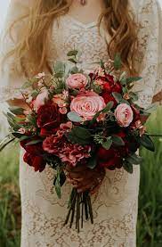 This fall pick a wedding bouquet that fits perfectly with the season by going with one of these 30 amazing fall wedding bouquets. Fall Wedding Bouquets Rustic Autumn Wedding Bouquet Ideas Bouquet Autumn Fallbouquets 1 Fab Mood Wedding Colours Wedding Themes Wedding Colour Palettes
