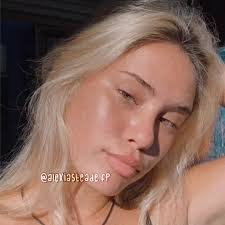 Alexis Steed's Instagram, Twitter & Facebook