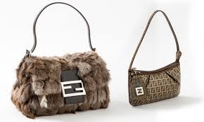Founded in rome in 1925, fendi is known for its fur and fur accessories, and for its leather goods such as the baguette, 2jours. Borse E Accessori Vintage Fendi Groupon Goods