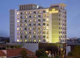 Harga Kamar Hotel Santika Pandegiling Surabaya Surabaya Idnhotel Com Hotel Surabaya Penginapan