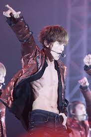 Kris wu arrives at the iheartradio muchmusic video awards in toronto, canada in this aug. K Pop Reactions For Everyone Who Wants To Have Exo Abs In One