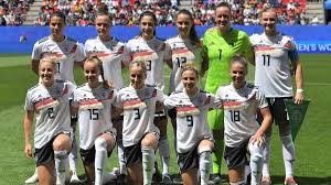 La selección alemana femenina comienza a calentar motores de cara al mundial 2011. Fer Mls On Twitter Por Ultimo Para La Copa Del Mundo De Francia 2019 Usaron Un Camiseton Que Parecia Opacar Al Palido Diseno De La Seleccio Masculina La Camiseta Era Blanca Con Un