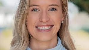 Sarah Dennis's Instagram, Twitter & Facebook