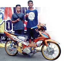 Nah terhadap peluang kali ini kita dapat menambahkan perihal modifikasi sepeda motor yang barangkali belum pernah kalian melihat. Yamaha Fiz R 04 Wonogiri Berani Main Segitiga
