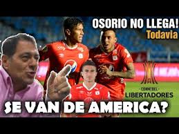| este video muestra a un grupo de personas intentando derribar un poste que tiene una cámara de seguridad en cali: America De Cali Hoy Jersson Para Libertadores Osorio