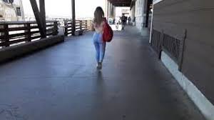 Su vida sexual es decepcionante ya que michael sufre d impotencia, y rechaza a lisa una y otra vez; Culona Caminando Youtube