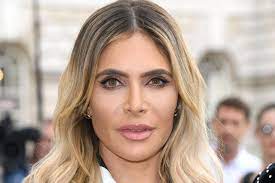 Ayda can be first encountered in the gorn during the main quest. Ayda Field Williams Ruhrender Friseureinsatz Fur Mama Gwen Gala De