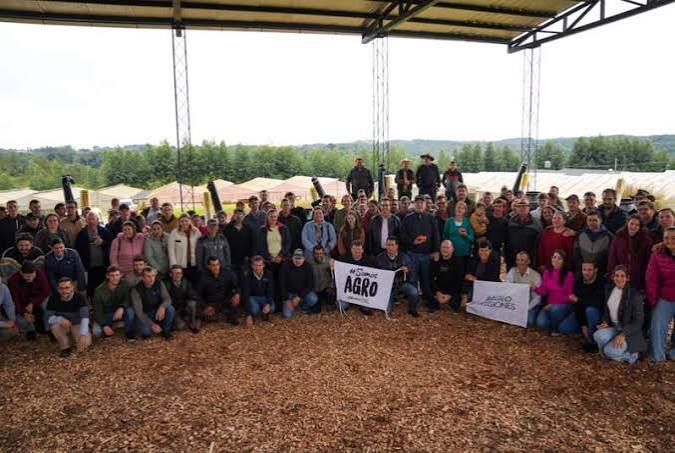 Passalacqua encabez� en San Vicente la primera entrega del programa de diversificaci�n productiva para las familias tabacaleras