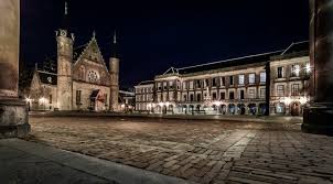 Om wie het gaat, is nog niet bekend. Tamara Van Ark To Take Over As Medical Care Minister Report Nl Times