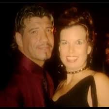 ⚜️ Nothing compares to true love. Eddie here truly had a deep love for  Vickie . You can tell how close he was to his beloved wife . Even though  they had