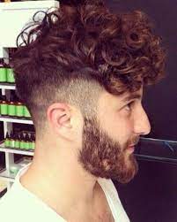 30 Coiffures Fade Curly Pour Ces Cheveux Sauvages Libres Mais Edgy Curly Hair Men Permed Hairstyles Short Hair Styles