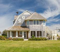A Summer Home On The South Coast Of Rhode Island Hooked On Houses Beach Cottage Style Beach Cottage Decor Coastal Cottage