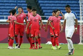 현재, 축구 아카데미를 운영하고 있는 손웅정은 젊어서 축구 선수로 활약했으나40 안타깝게도 1994년 부상으로 특히, 차남 손흥민은 축구 선수 지망생들이 가는 축구교실을 안 가고 아버지의 개인 교습을. Hs7qymvrlniqpm