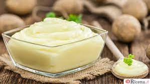 Il purè di patate è un contorno tanto semplice da realizzare quanto gustoso da mangiare, un vero e proprio comfort food che trasforma delle banalissime patate in una soffice nuvola da divorare una forchettata dopo l'altra. Come Fare Un Pure Di Patate Senza Grumi Ricetta It